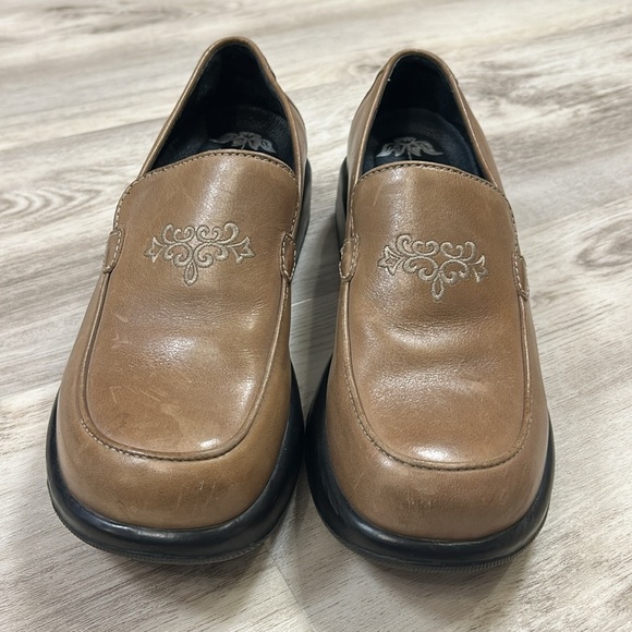 Dansko Royal Romance Tan Leather Embroidered Platform Clog Loafer Comfort Shoes - Picture 3 of 10